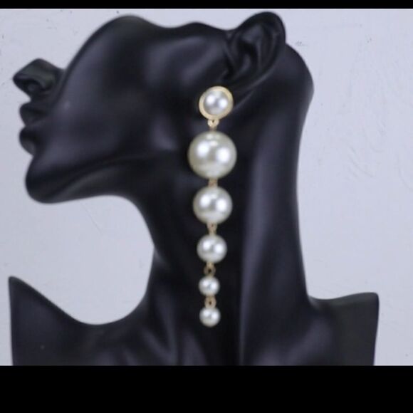 Pearl Drop Statement Earrings - Picture 3 of 4